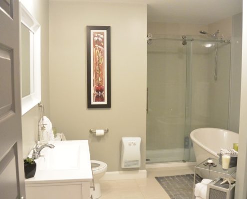 Construction neuve, salle de bain, bain autoportant et douche indépendante. FEXA Construction Entrepreneur général