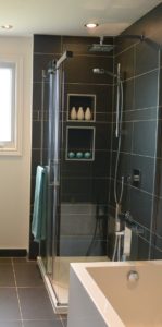Installation céramique, Douche avec alcôve en céramique, FEXA Rénovation salle de bain